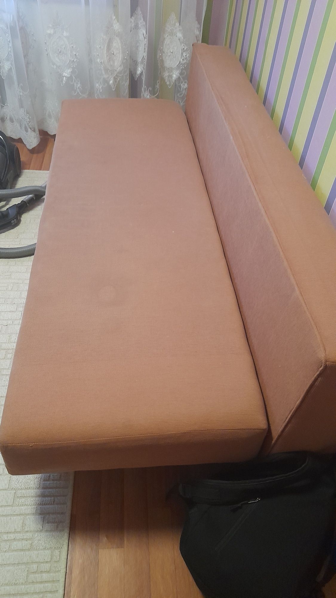 Продам диван срочно