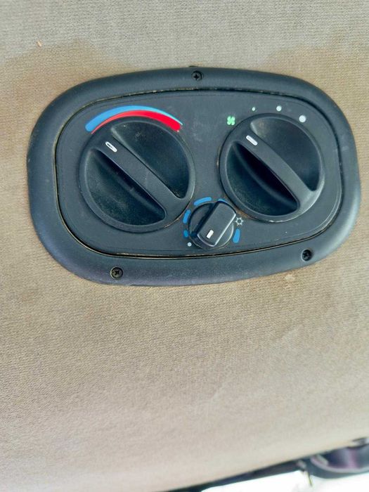 Tractor pentru vie viticol Case JX1070 V an 2007 4x4 72 CP 3.080 ore