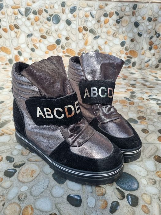 Vând ghete în stare bună