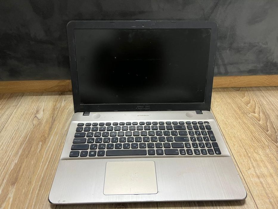 Ноутбук  очень хорошо работаеть