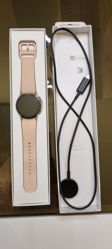Часовник Smartwatch Samsung Galaxy Watch5, 40 мм, BT, Pink Gold