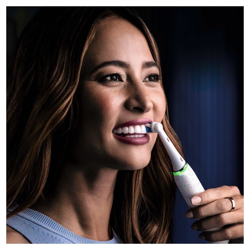 Професионално и персонализирано миене Oral-B iO™ 10- най-висок клас