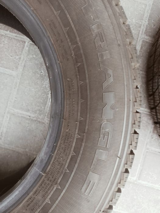 Продаю б/у зимние шины