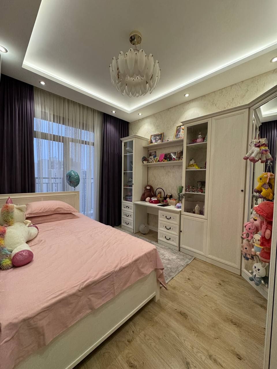 Продаю свою 4х комнт.квартиру,  100квм,  Алмазар сити премиум