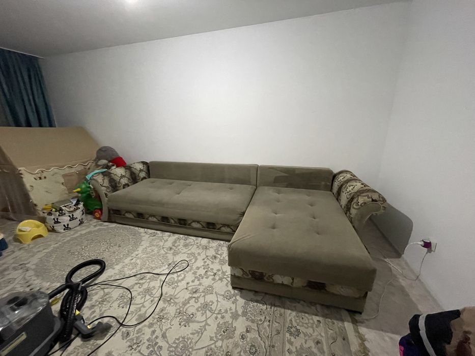 Продам диван срочно в отличном состояние