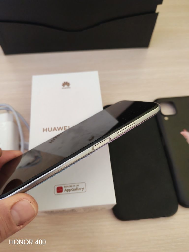 Телефон Huawei p40 lite