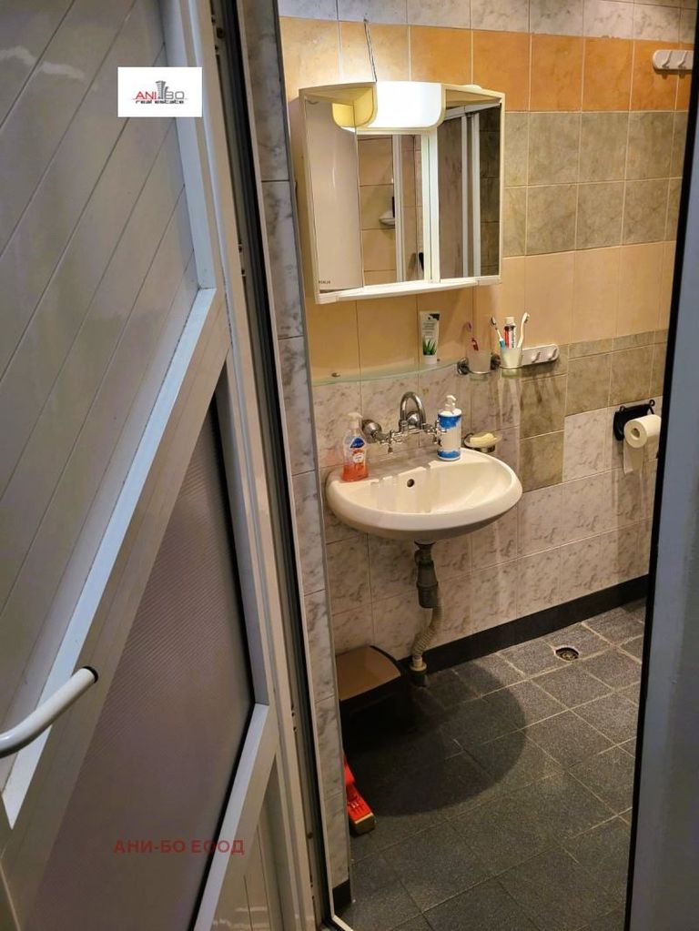 Продава се Тристаен апартамент в Варна, ВИНС - 89 кв.м за 2012 €/кв.м - Снимка #5