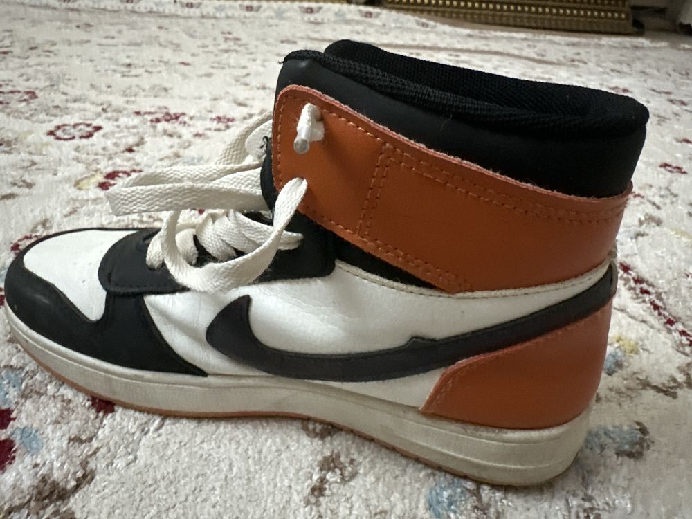 Кросовки Nike Air Jordan 1