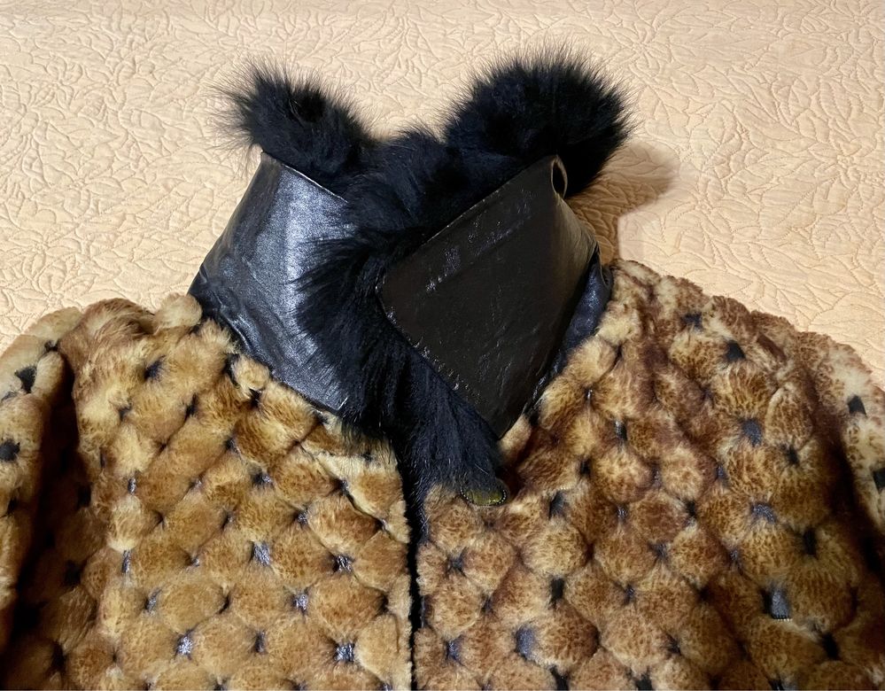 Дамско палто от овча кожа и черна лисица