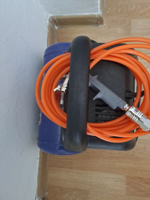 Compresor de 8 bari  aproape nou