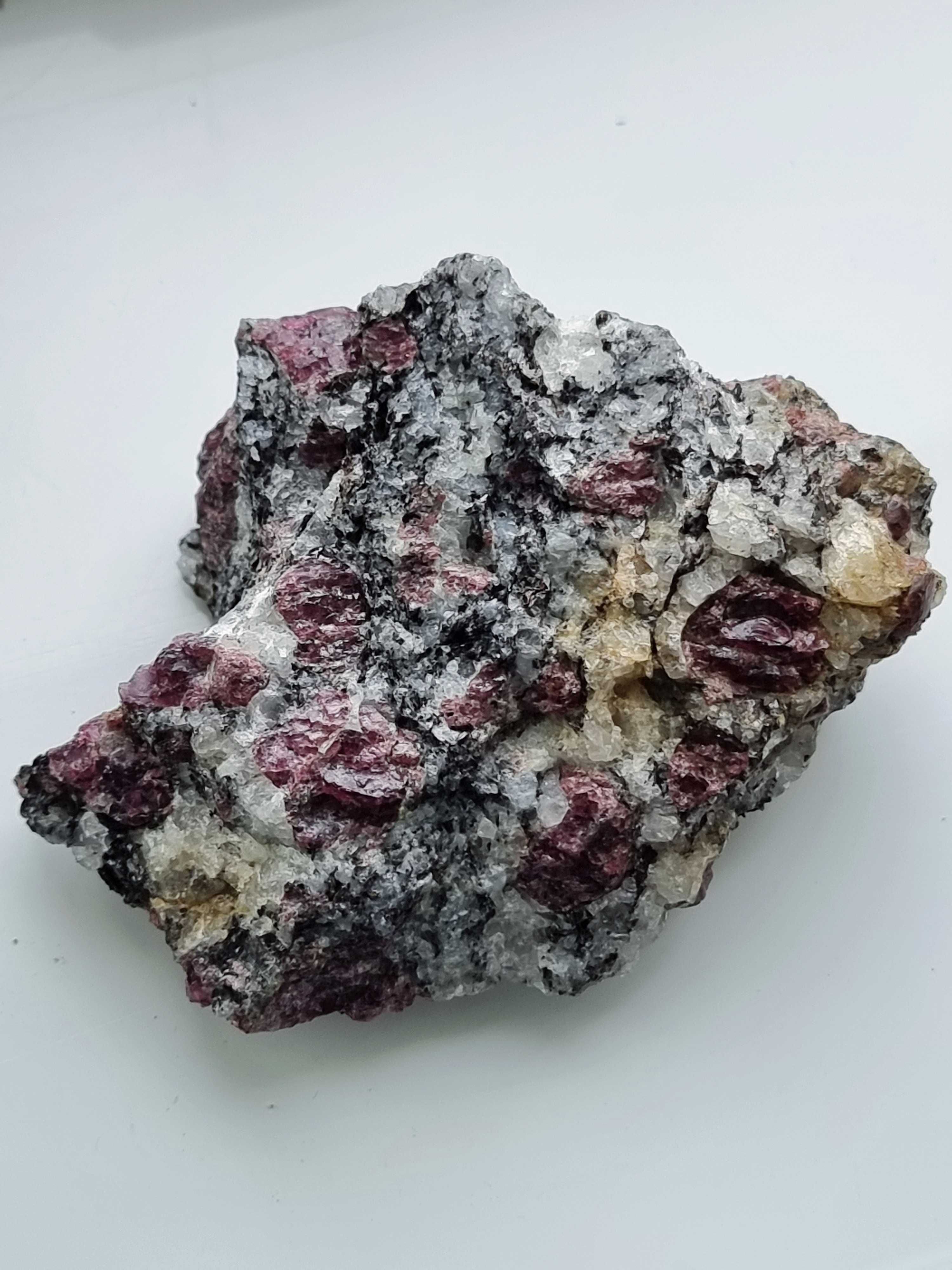 Mineral - floare de mina Granat