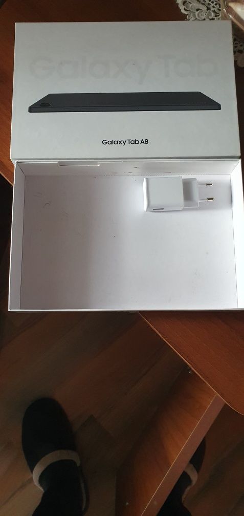 Продавам таблет самсунг A8 X200