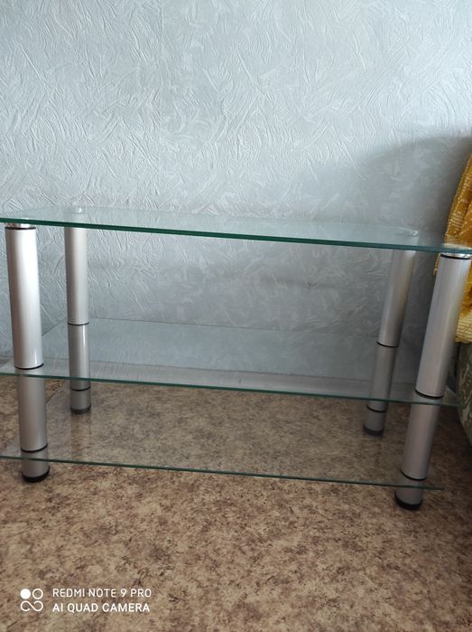 Продам стекланый тумба 3х ярусный