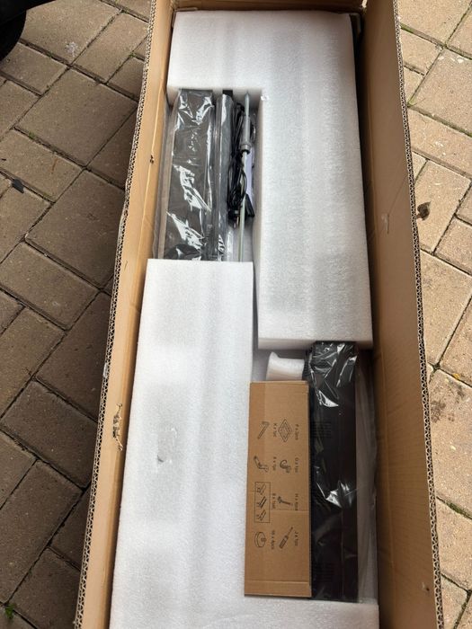 Birou reblabil electric pe inaltime cu port de incarcare USB