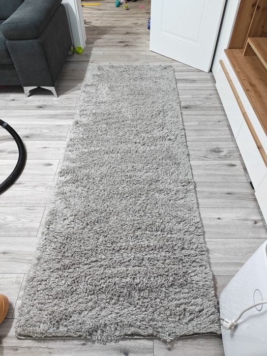 Vând 2 covoare pufoase calitate foarte buna 250/90