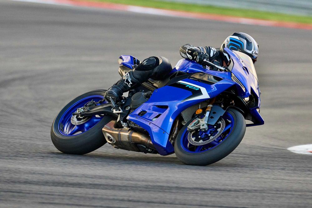 Yamaha R9 model 2025 nou - livrare cu precomanda EST BIKE Campina