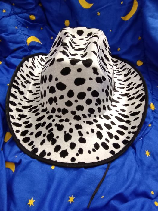 Vând pălărie nouă model deosebit