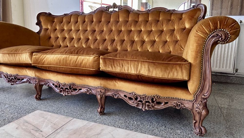 Canapea cu structura din lemn masiv de nuc