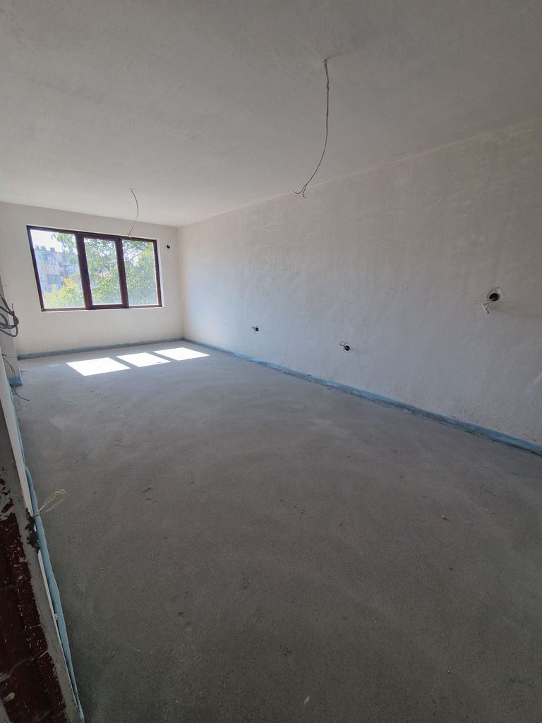 Продава се Тристаен апартамент в Свиленград - 96 кв.м за 1063 €/кв.м - Снимка #8