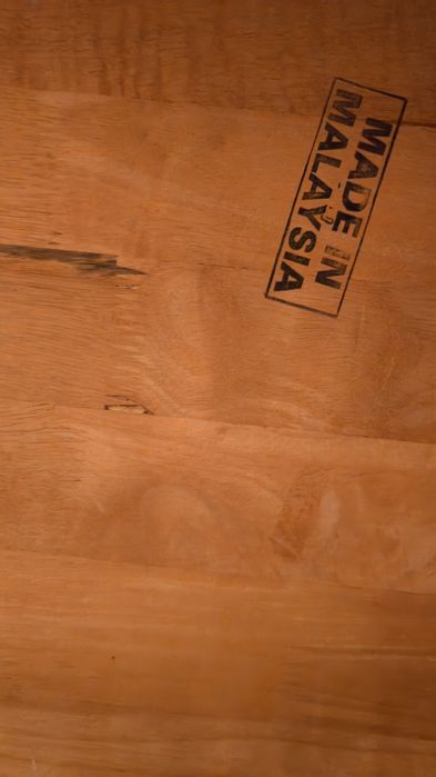 Кресло и рабочий стол