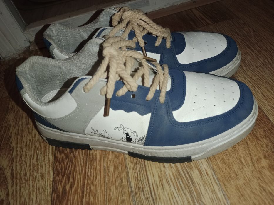 Продаю кроссовки