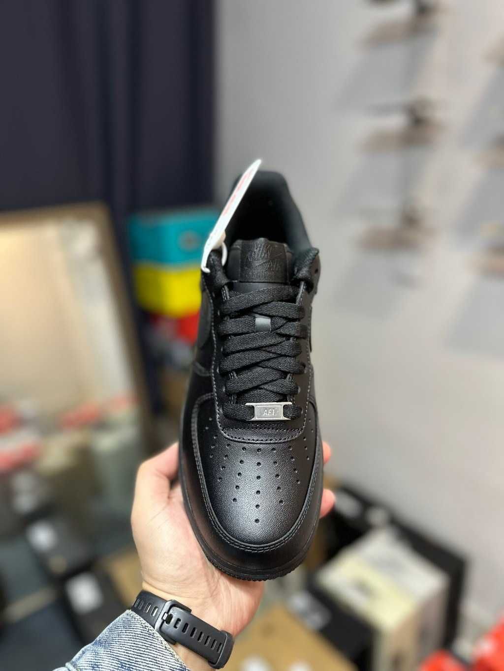 Nike Air Force 1 Triple Black / No Box