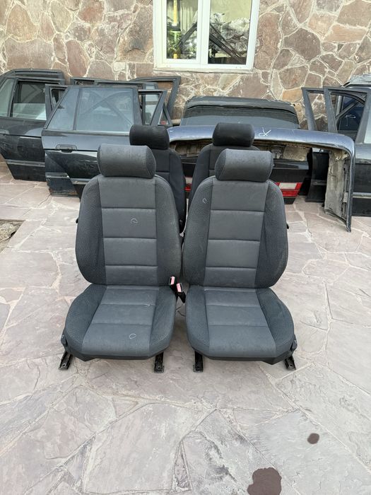 Передние сидения на BMW e36 купе компак