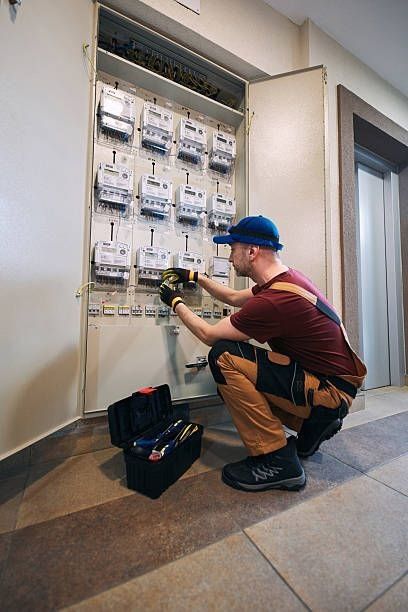 Электрик срочный выезд. Электрик аварийный выезд. Услуги электрика.