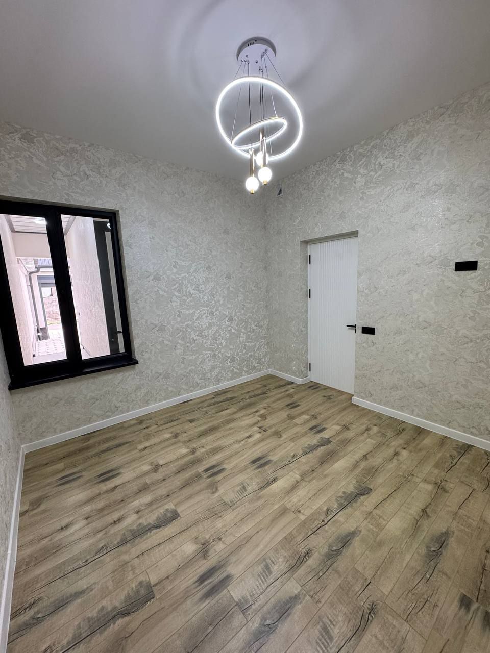 Бектемирский район  4 комнаты + холл 80кв.м 1,65 сот