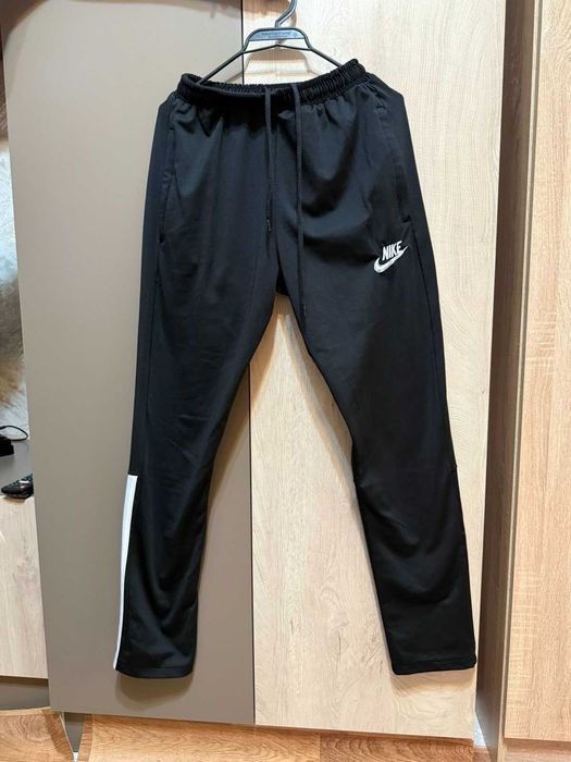 Долнище Nike – черно с бяла лента. Размер – S/M