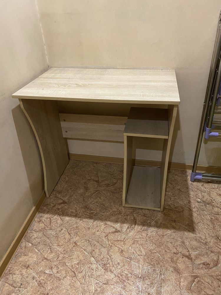 Продам стол для компьютера