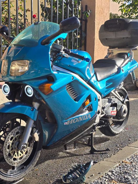 Motocicleta HONDA VFR 750 F