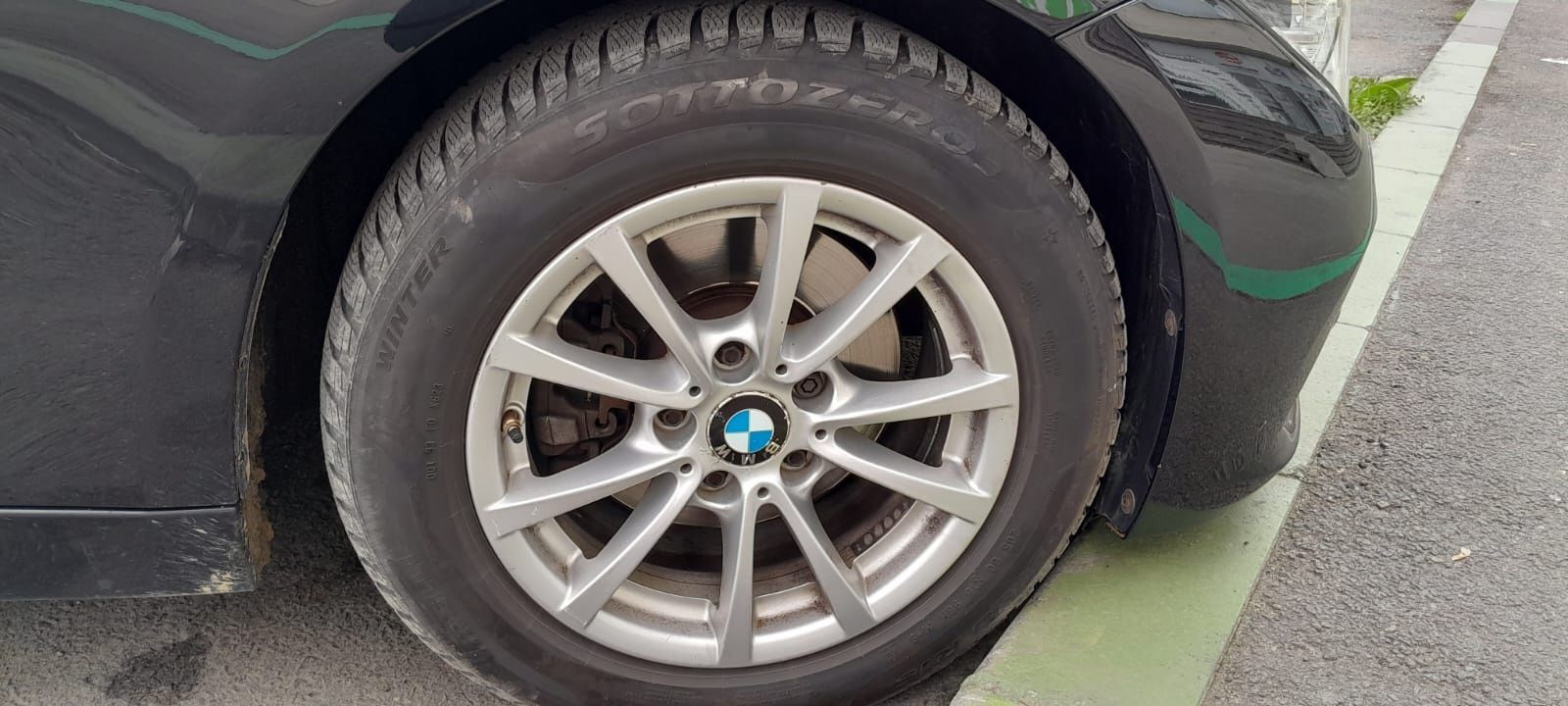 Vând Set 4 jante R 16 BMW F30 originale cu anvelope iarna +vara