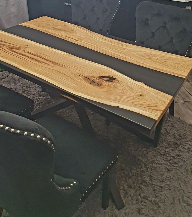 Маса от естествено дърво и епоксидна смола