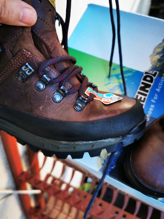 Vand bocanci ghete Meindl si Lowa GTX noi 37,5-38,5