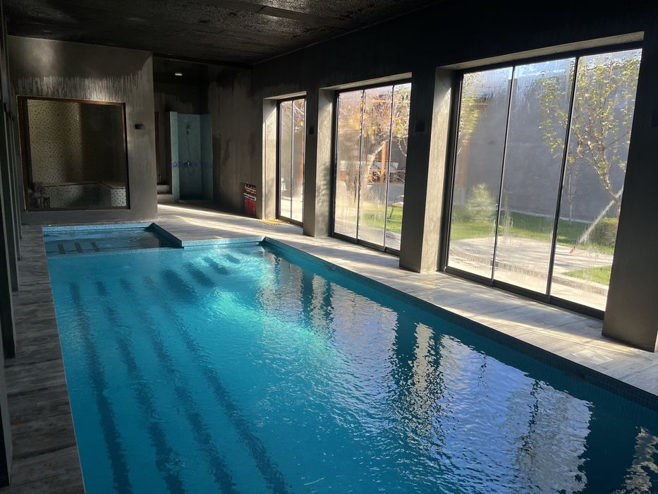 Bezmakler. Oq toshda yengi oilaviy toza pokiza dachamiz bor