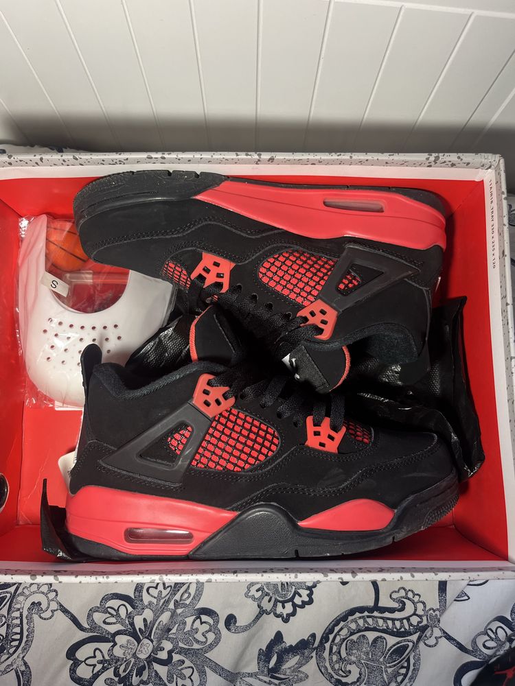 Jordan 4 red thunder