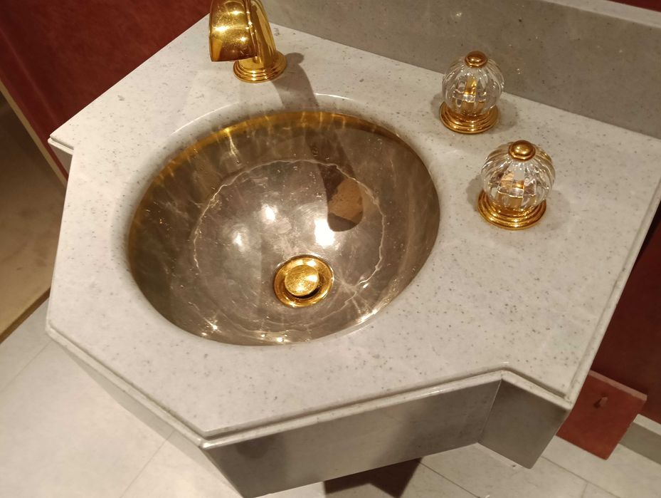 Chiuveta marmura Franța și robineți calitate superioara
