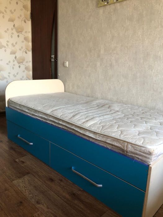 Продам одноместную кровать, шкафчики выдвигаются