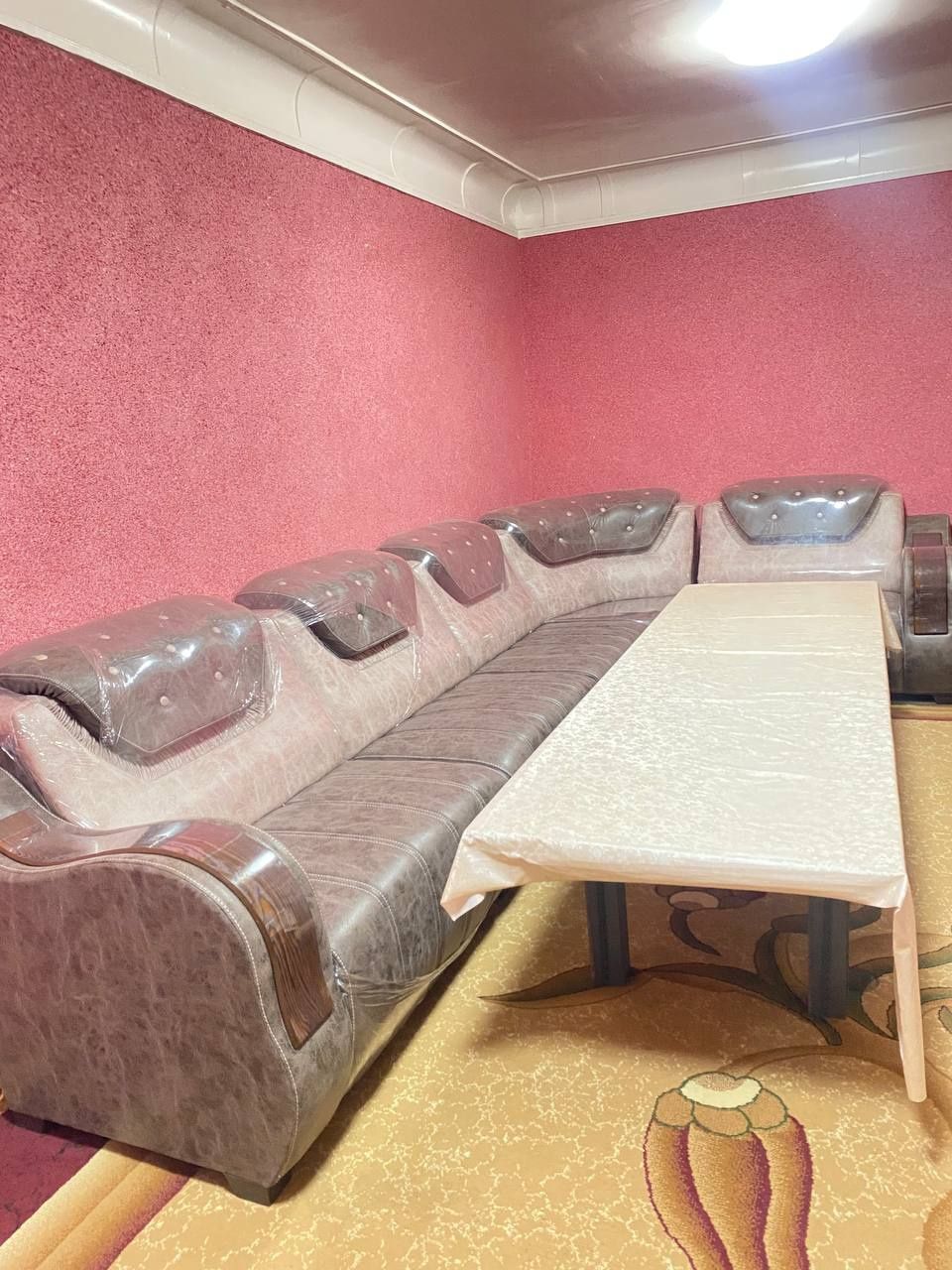 Mebel Ugalok sotiladi juda yangi.
