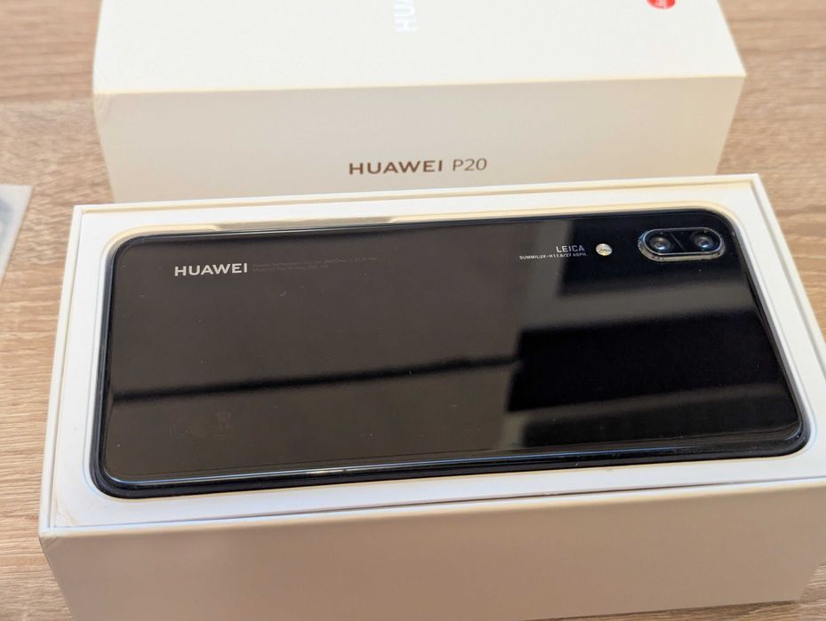 Vand telefon smartphone Huawei P20 4GB / 128Gb Black stare foarte buna