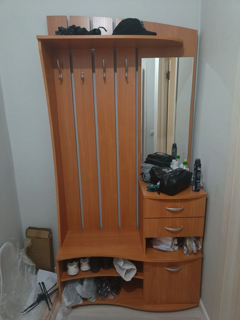 Продам прихожую(шкаф)