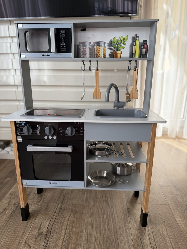 Детска дървена кухня MIELE