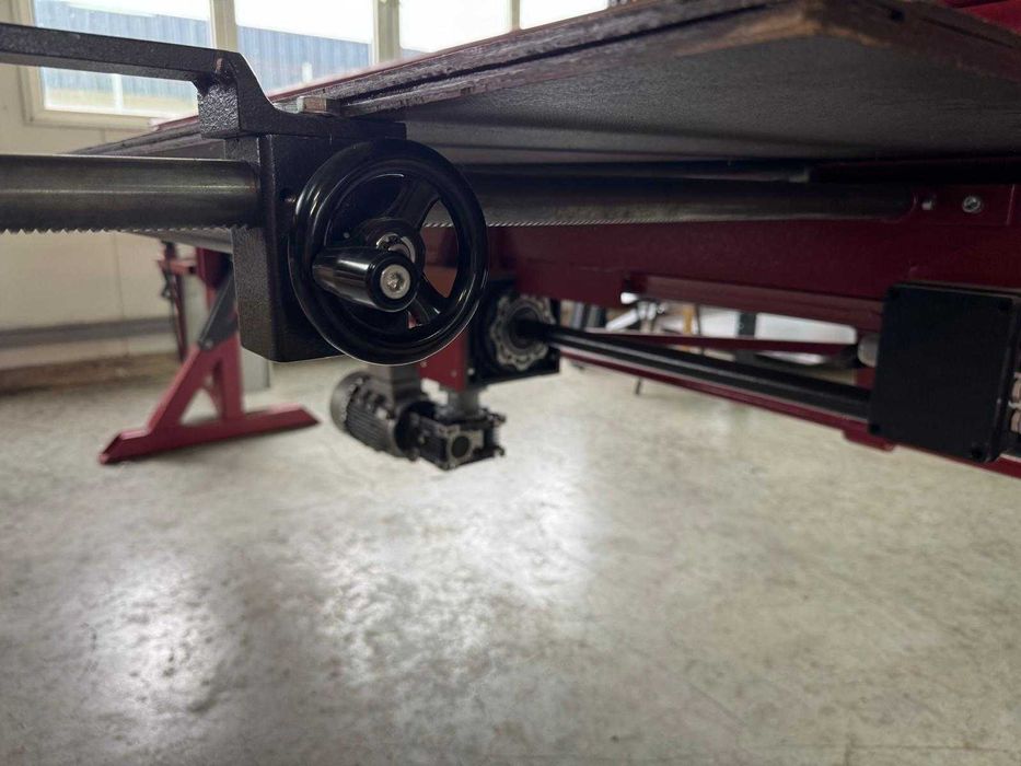 Mașină de îndoit tabla electrica (abkant electric)