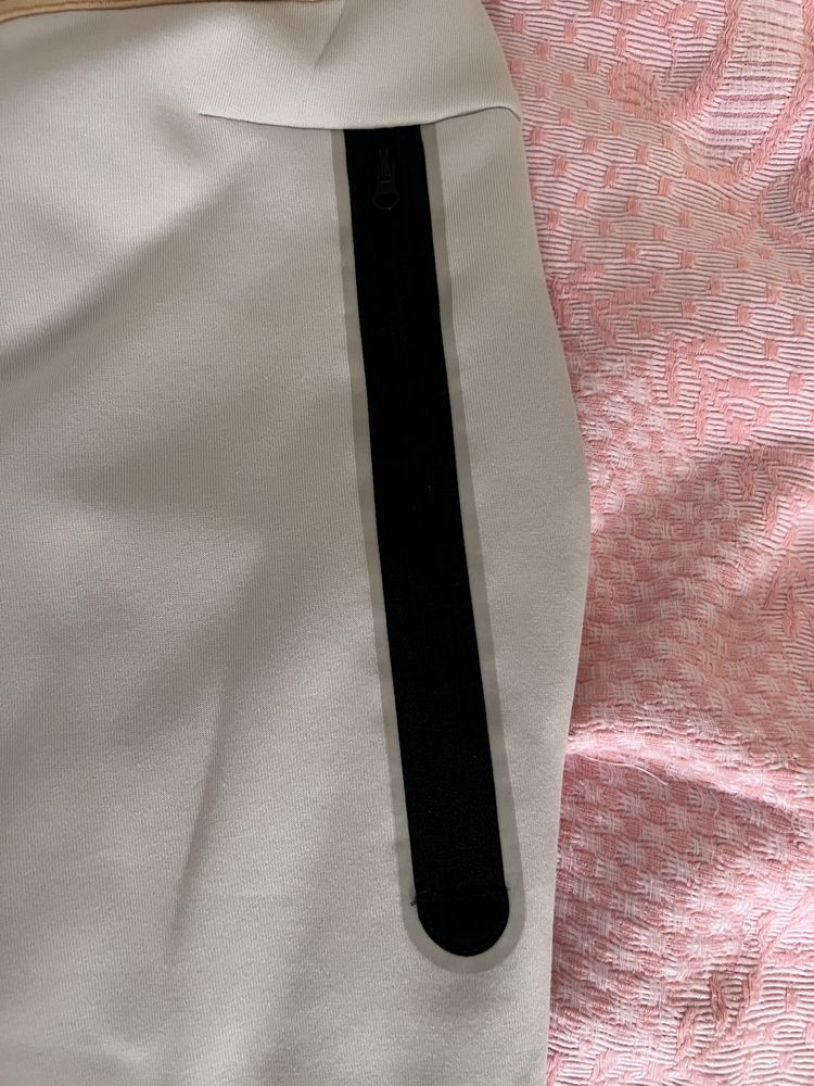Чисто ново долнище Nike tech fleece
