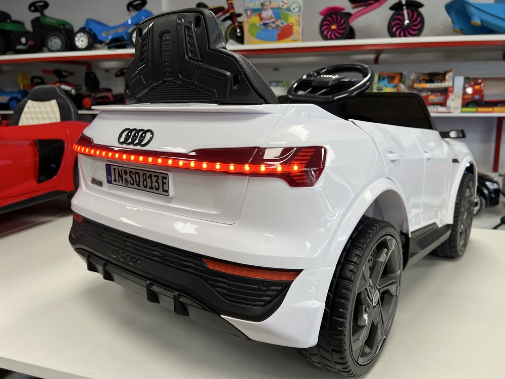 Детска акумулаторна кола Audi RSQ8