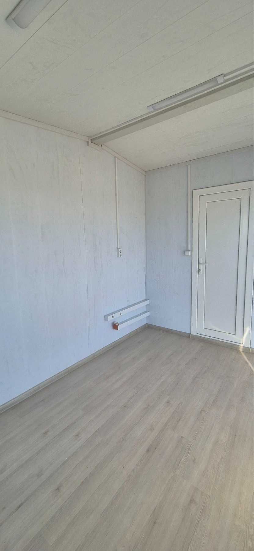 Контейнер 240/500 см. със санитарен възел