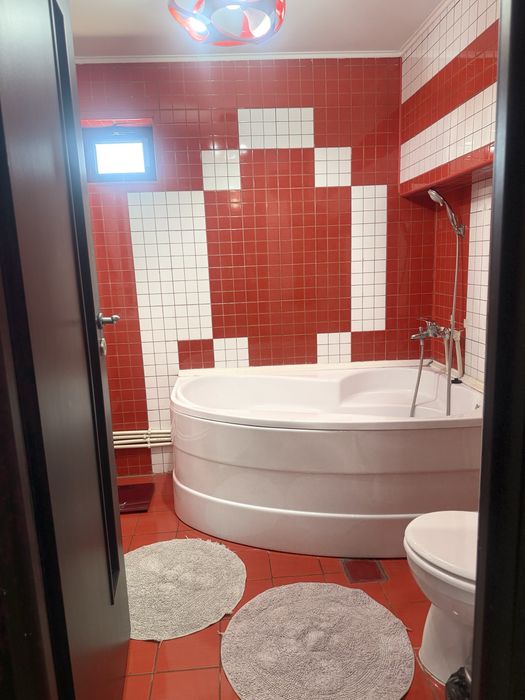 P.F Inchiriez apartament 3 camere Nicolina- Rondul Vechi