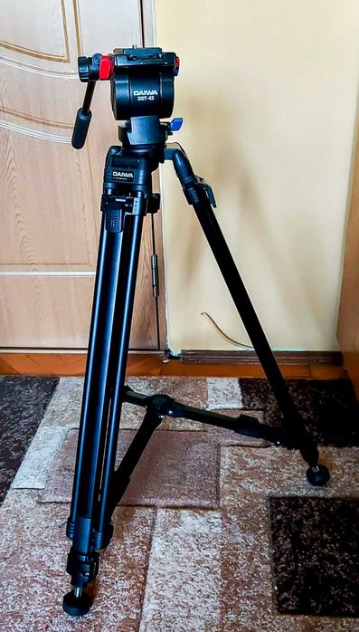 Trepied pentru camere video profesionale in stare impecabila