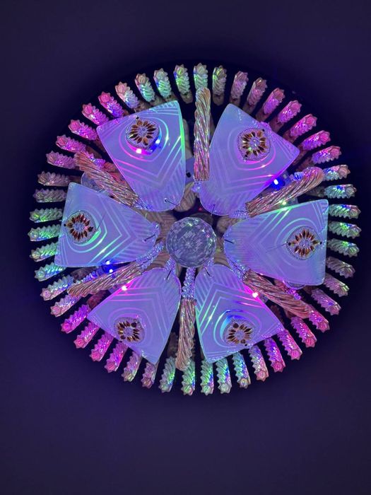 Люстра диодная со встроенной bluetooth колонкой.